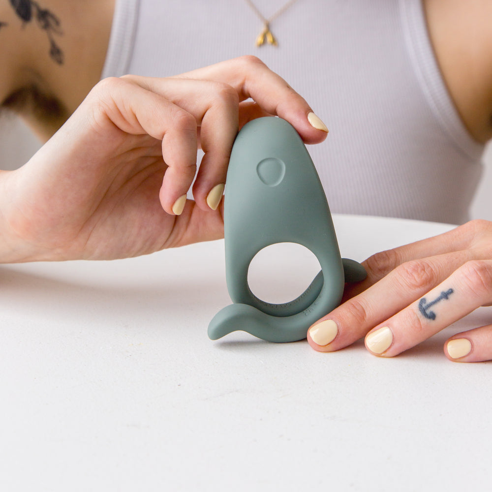 Dame Hug Vibrating Adjustable Ring